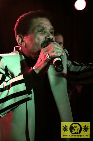 Winston Francis (Jam) with Ken Guru - The Highjumpers Groove Station, Dresden 04. Februar 2011 (4).JPG